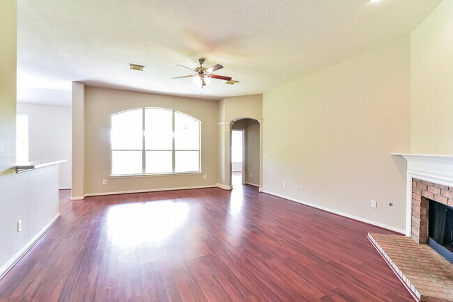 Foto del edificio - 2730 Hazy Creek Dr