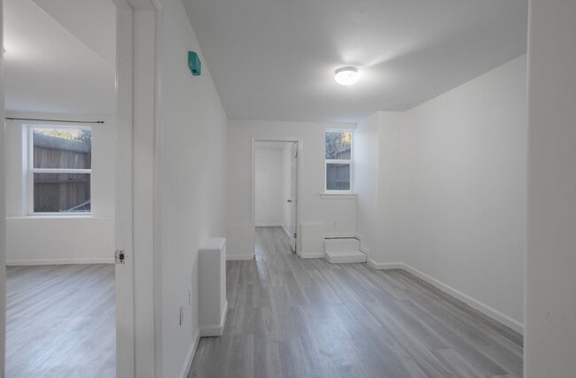 Building Photo - 346 Monticello St