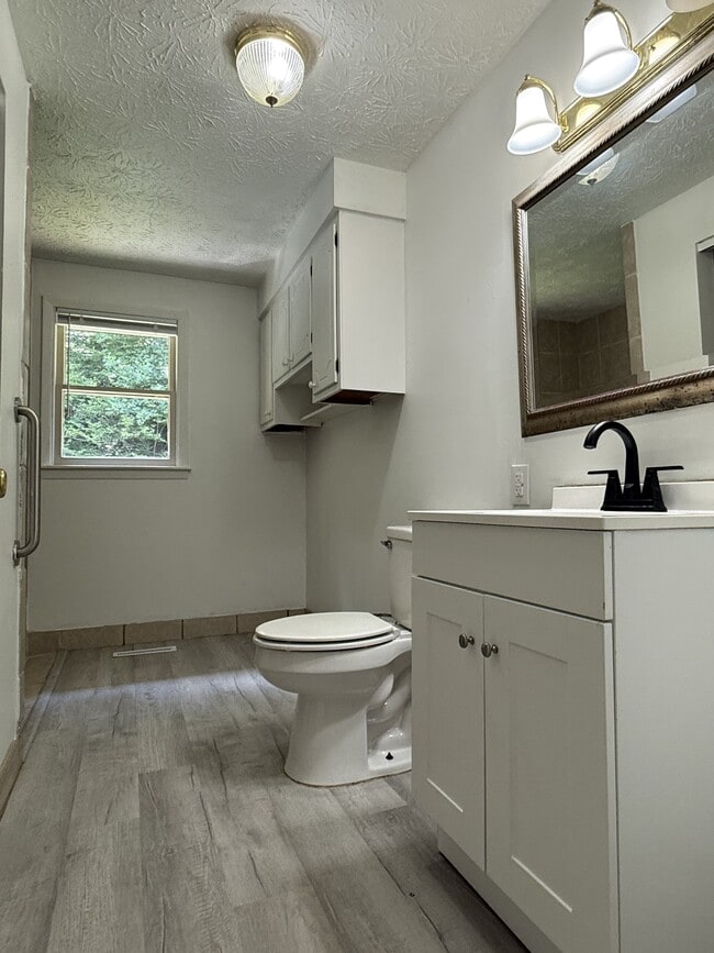 Building Photo - 500 Pleasant Valley