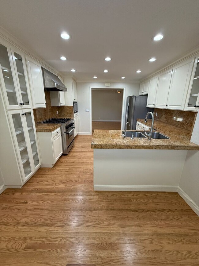 Building Photo - STUNNING 3 BEDROOM, 2 BATH IN ALMADEN WITH...