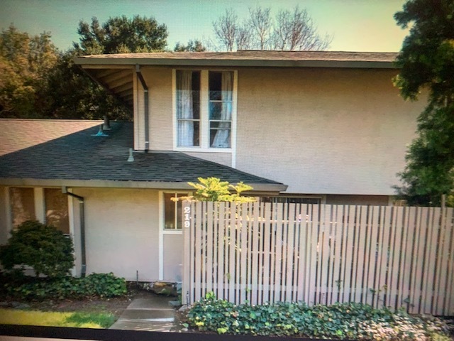 Front entrance and gated/fenced patio area - 219 Roundtree Way