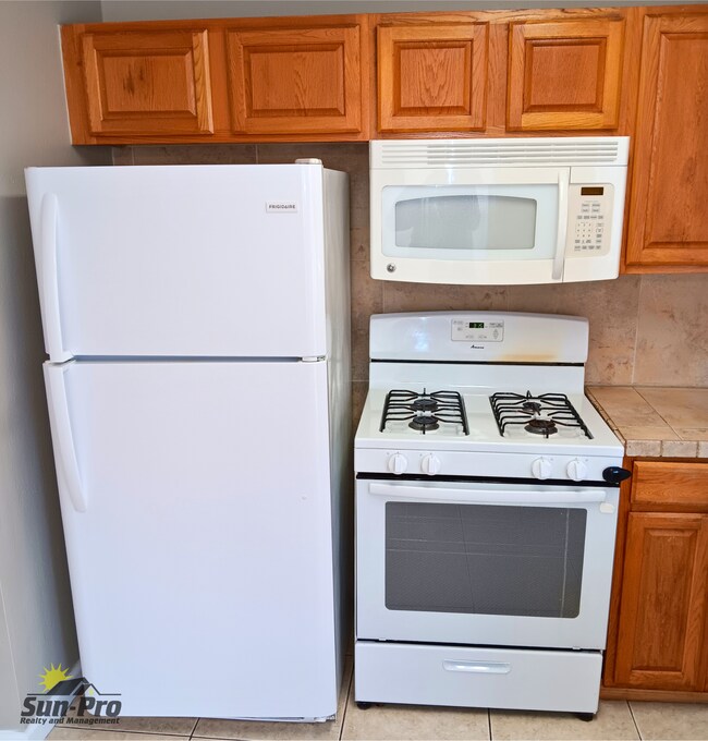 Building Photo - 2735 Fern Palm Dr