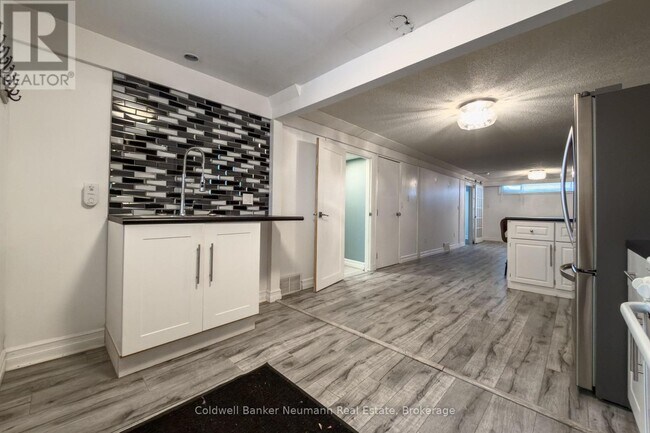 Photo du bâtiment - 92 Brant Ave