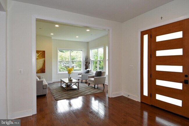Foto del edificio - 5802 Wilmett Rd