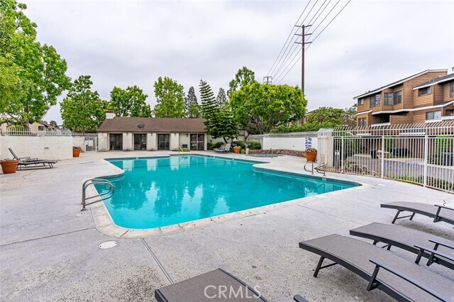 Building Photo - 13100 Creek View Dr