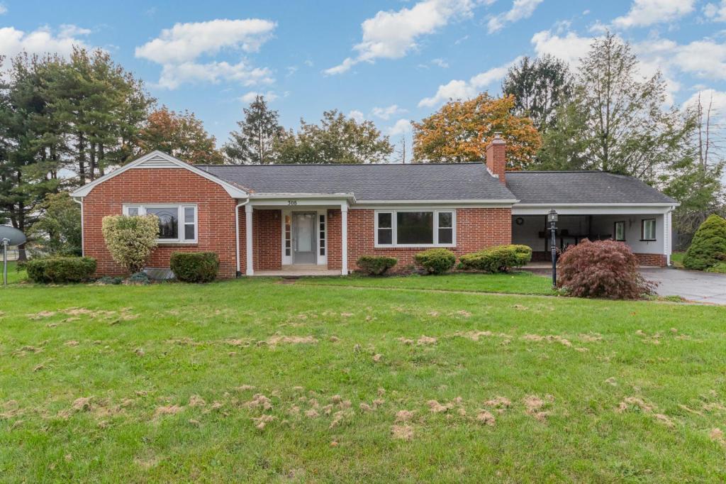 Primary Photo - 308 N Middlesex Rd