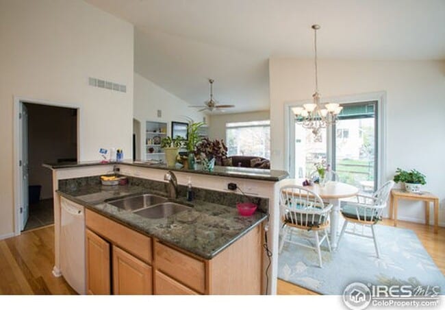 Building Photo - BEAUTIFUL  4 Bed+Study 4 Bath in the Broom...