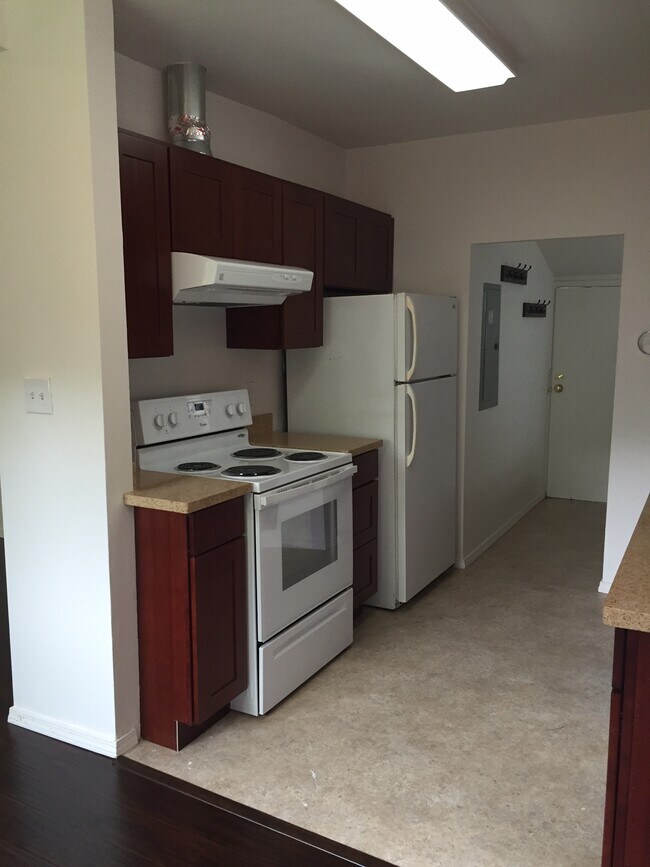 Kitchen - 1515 Baker Ave