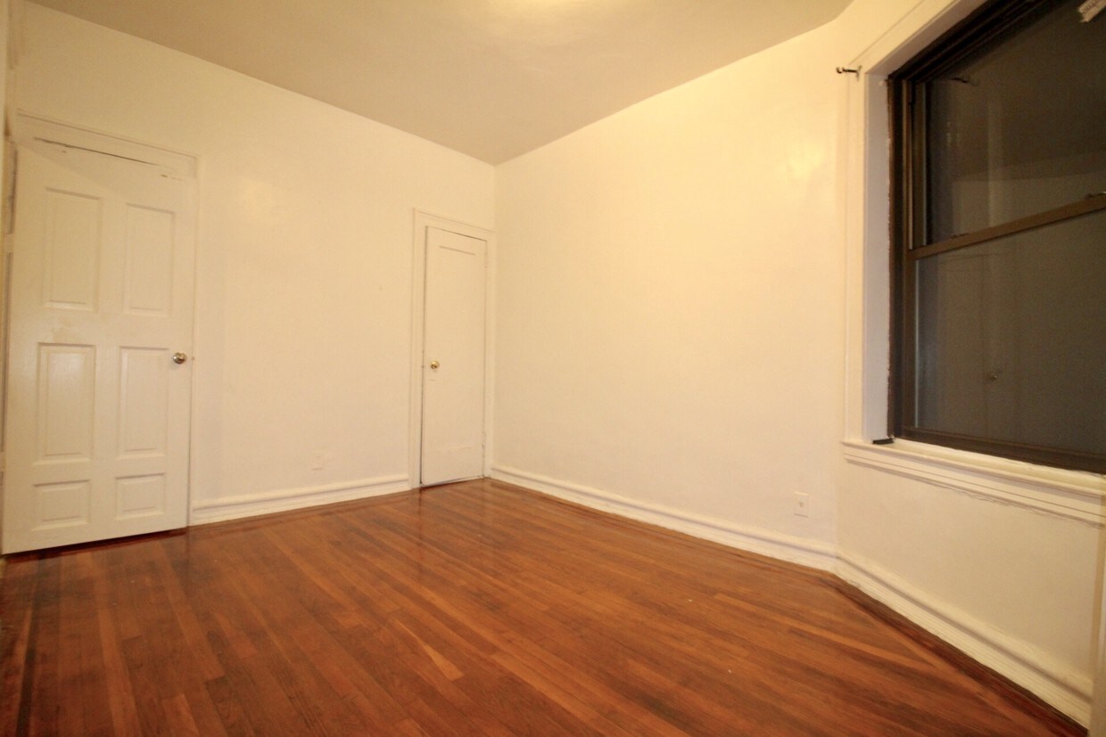 Foto principal - 674 47th St
