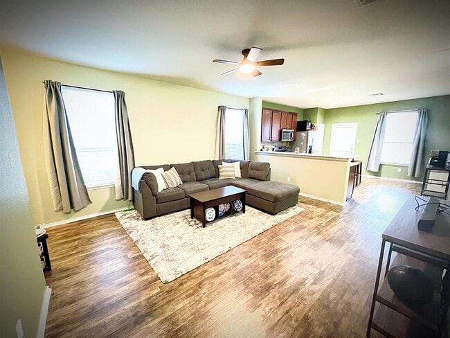 Building Photo - 228 La Dera Dr