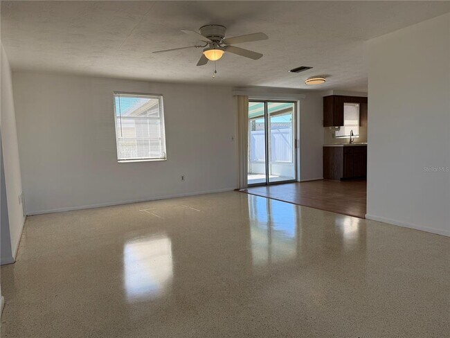 Building Photo - 3838 Beechwood Dr