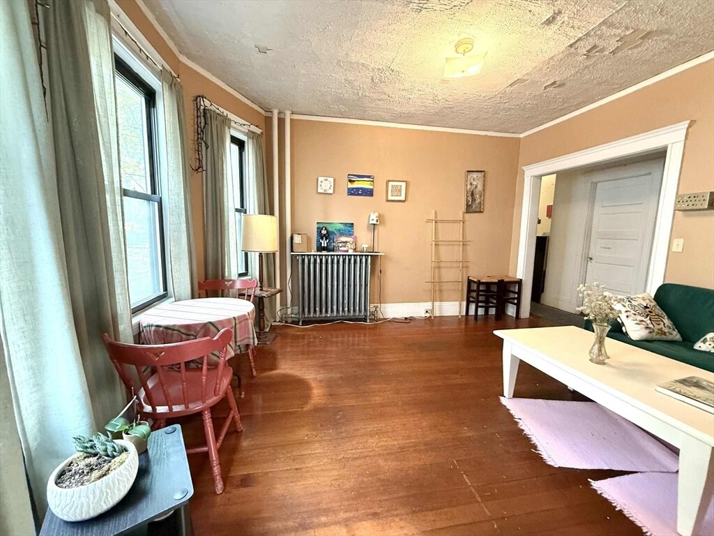 Primary Photo - 24 University Rd