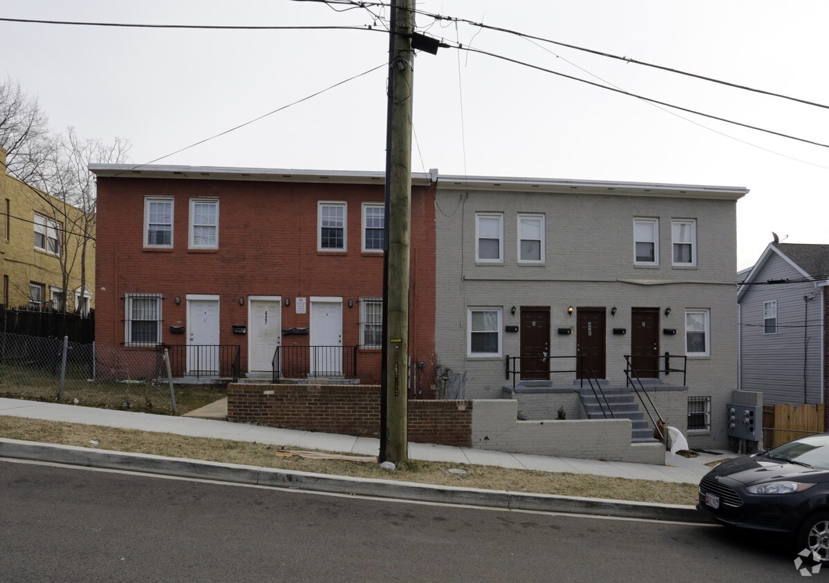 Building Photo - 425 60th St NE