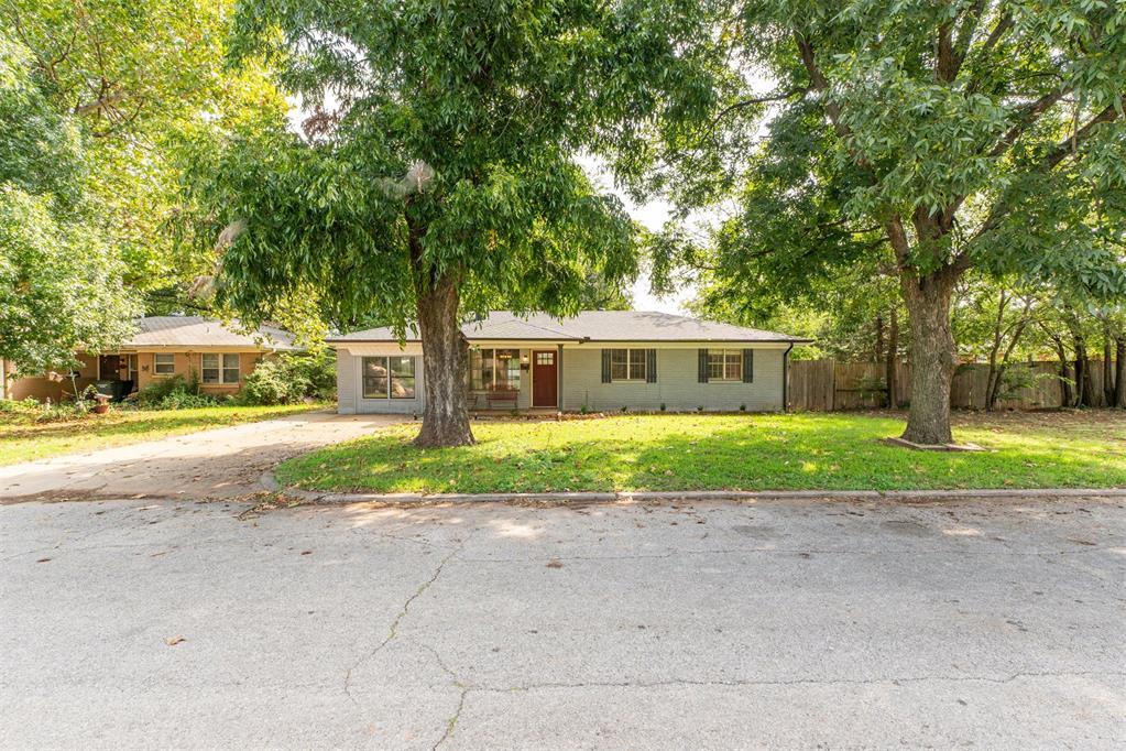 Foto principal - 2328 S Krowse Ave