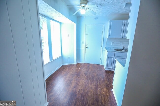 Foto del edificio - 1967 Singer Way