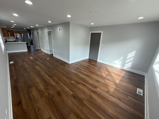 Foto del edificio - 6524 W Diversey Ave
