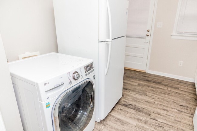 Building Photo - Randolph 2 bedroom unit Available Now!