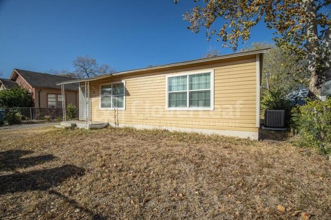Building Photo - 3111 W Gerald Ave