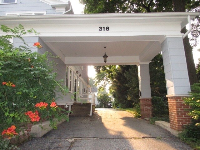 Building Photo - 318 S Tryon St