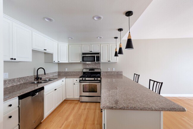 Building Photo - Caswell Avenue Condominium