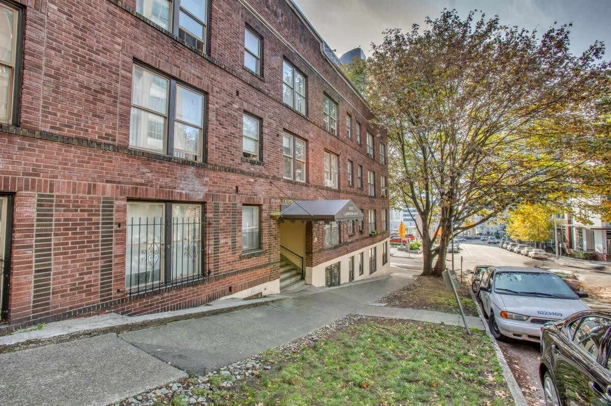 Primary Photo - 805 Marion St