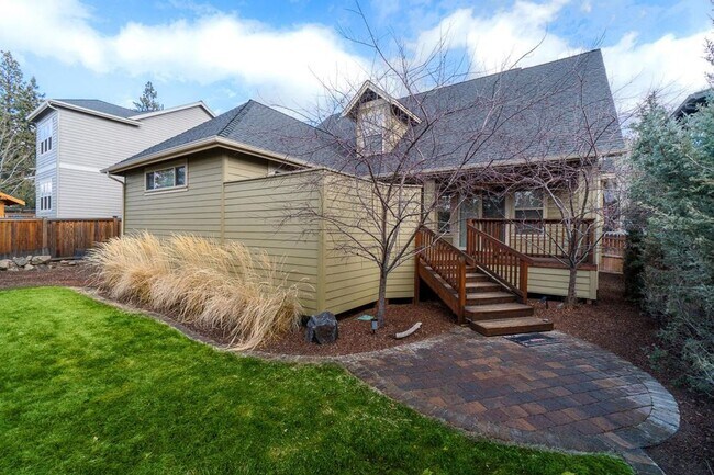 Building Photo - Craftsman home with many upgrades & RV Parking