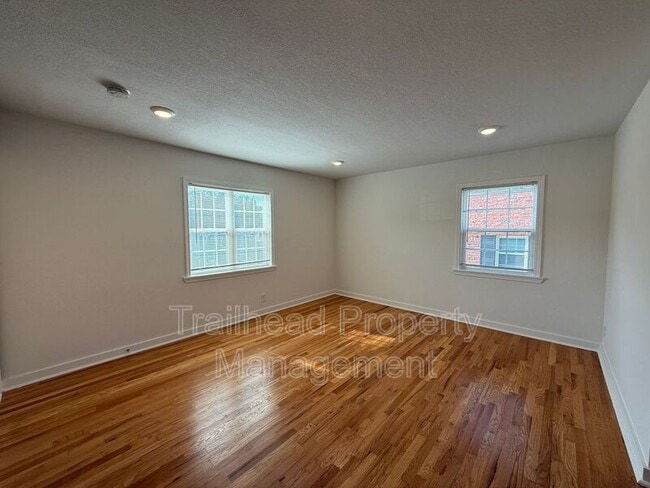 Building Photo - 300 E Gregory Blvd