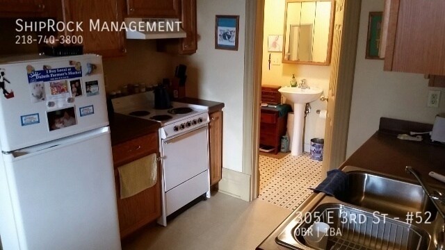 Foto del edificio - 305 E 3rd St