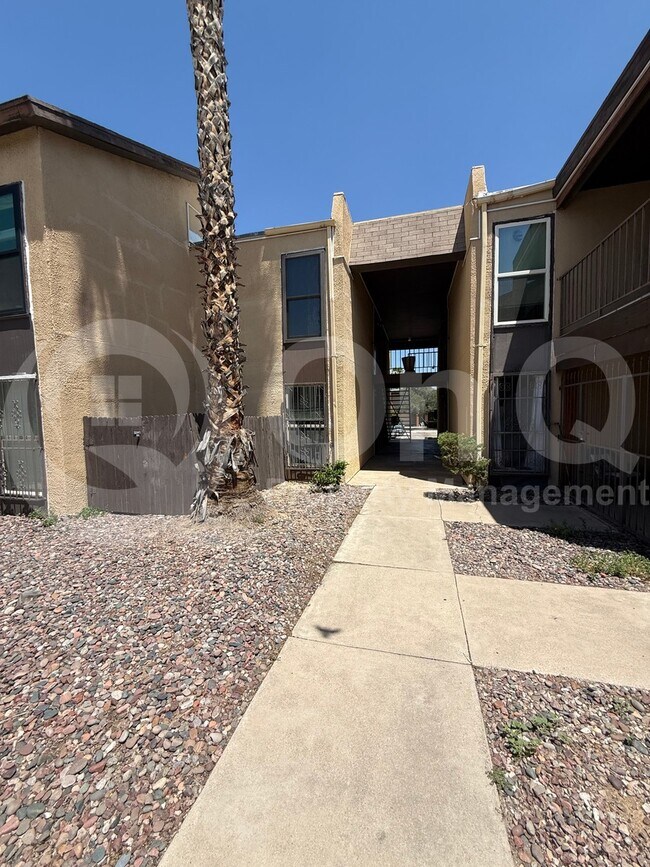 Building Photo - 1620 N Wilmot Rd
