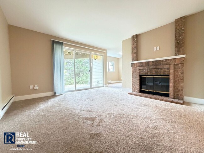 Foto del edificio - Lowest-Priced 2-Bedroom Condo in the Tacoma Narrows Area – Covered Parking & Patio