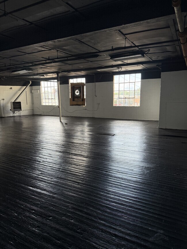 Building Photo - 903 N Keowee St
