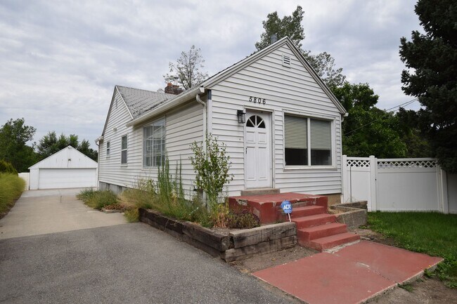 Foto del edificio - 5806 Highland Dr