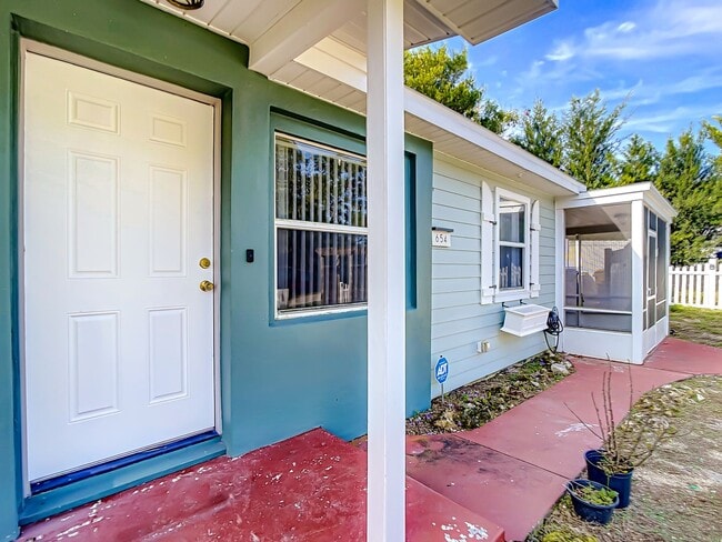 Building Photo - 2 Bedroom, 1 Bath Duplex in Groveland - Pr...