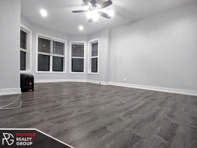 Foto del edificio - 6115 N Winthrop Ave