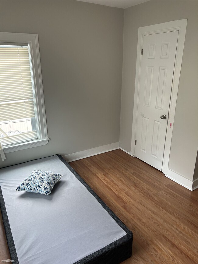Foto del edificio - 3 br, 1 bath Duplex - 525 Union Avenue 2