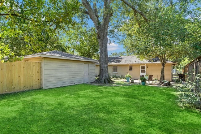 Building Photo - 5106 De Lange Ln