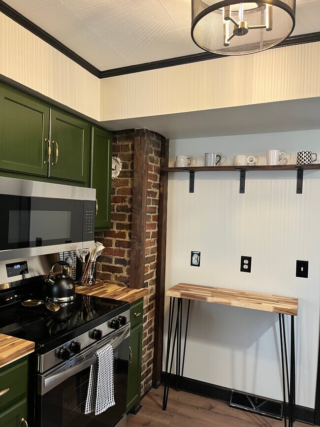 Kitchen - 1147 Dietz Ave