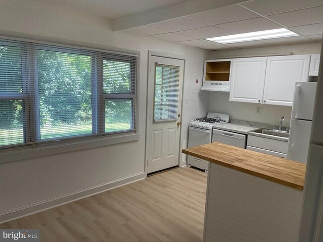 Building Photo - 26 S Monroe Rd