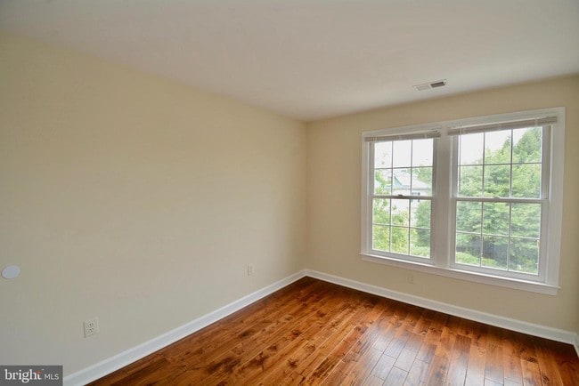 Building Photo - 6327 Barcroft Mews Dr