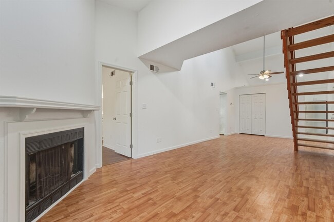 Building Photo - 2900 Woodrich Dr