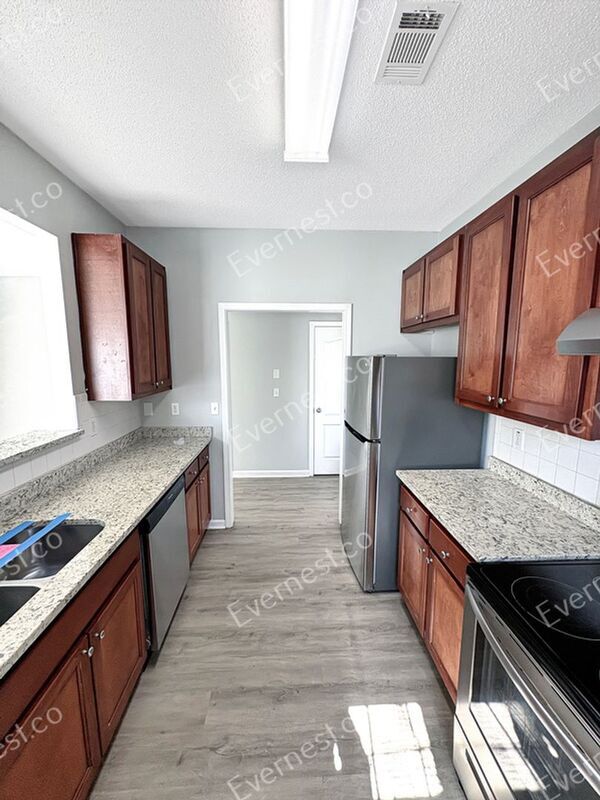 Foto del edificio - 8652 Thomas Ln