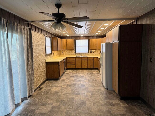 Foto del edificio - 2418 E 550 N