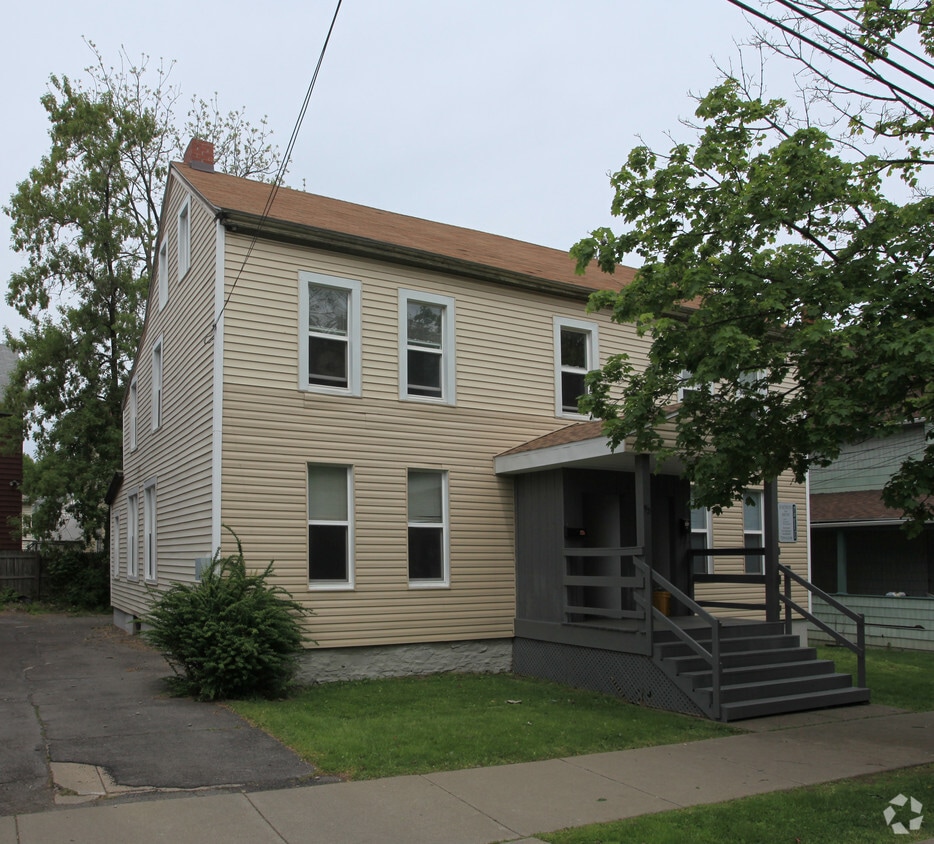Building Photo - 93 Chapin St