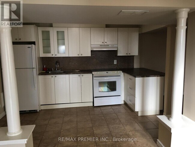 Photo du bâtiment - 400 Dixon Blvd