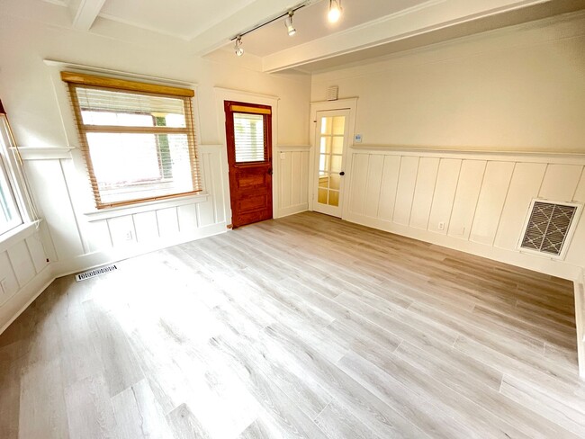Building Photo - Horizon Ave Duplex