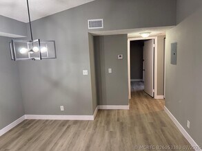 Building Photo - 7670 Westwood Dr