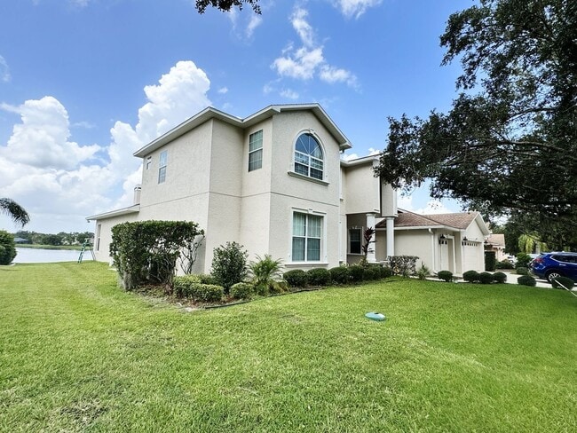 Building Photo - St. Cloud 4 Bedroom, 4 Bathroom Pool Home with Lake View