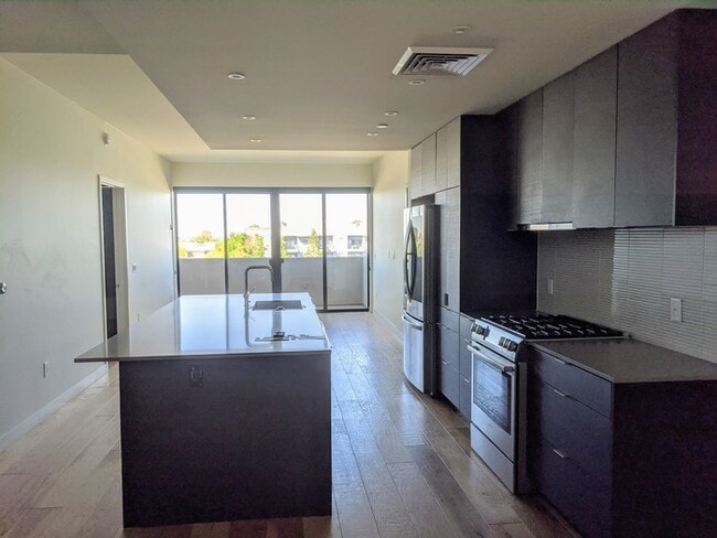 Building Photo - Luxury Condominium in Biltmore Area