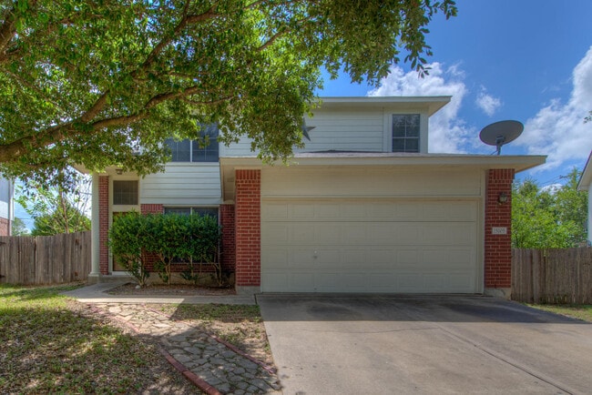 Building Photo - Very clean 4 BR 2.5 Bath