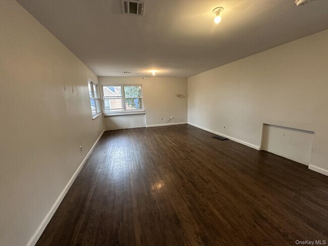 Foto del edificio - 35 Dickinson Ave